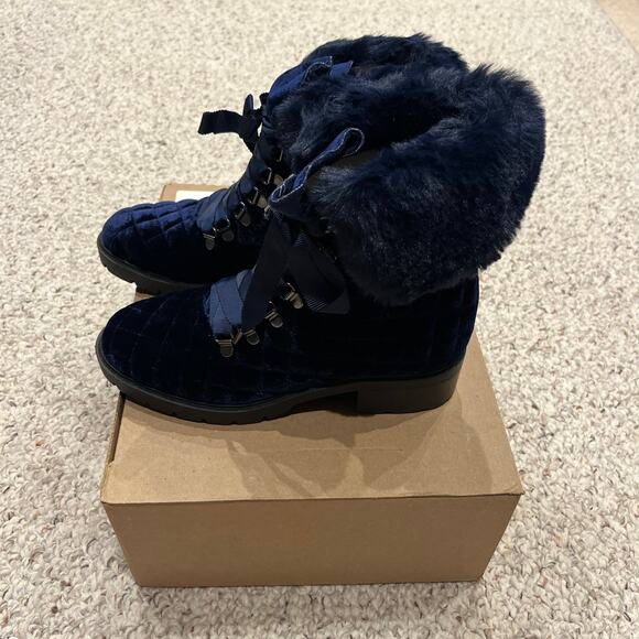 NEW Isaac Mizrahi Live Velvet Faux Fur Quilted Boots Sz 6 Navy - Picture 1 of 6